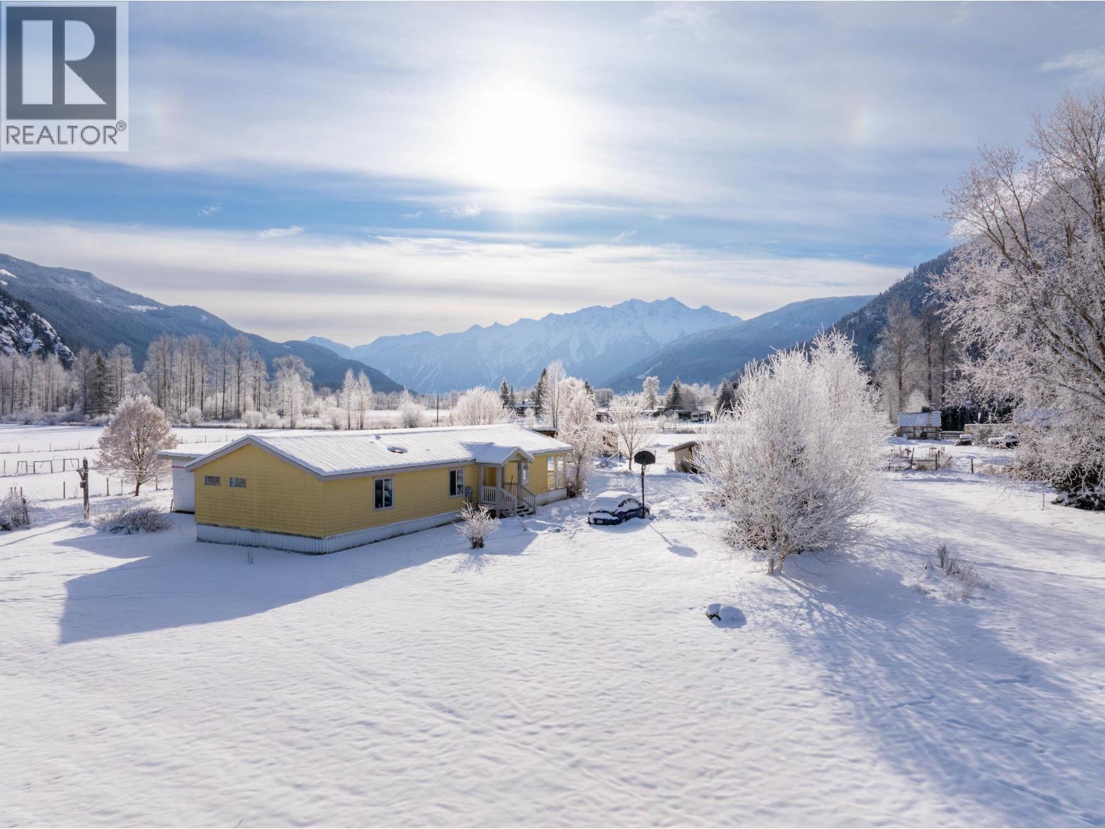 899 Erickson Road, Pemberton, British Columbia  V0N 2L2 - Photo 36 - R3045933
