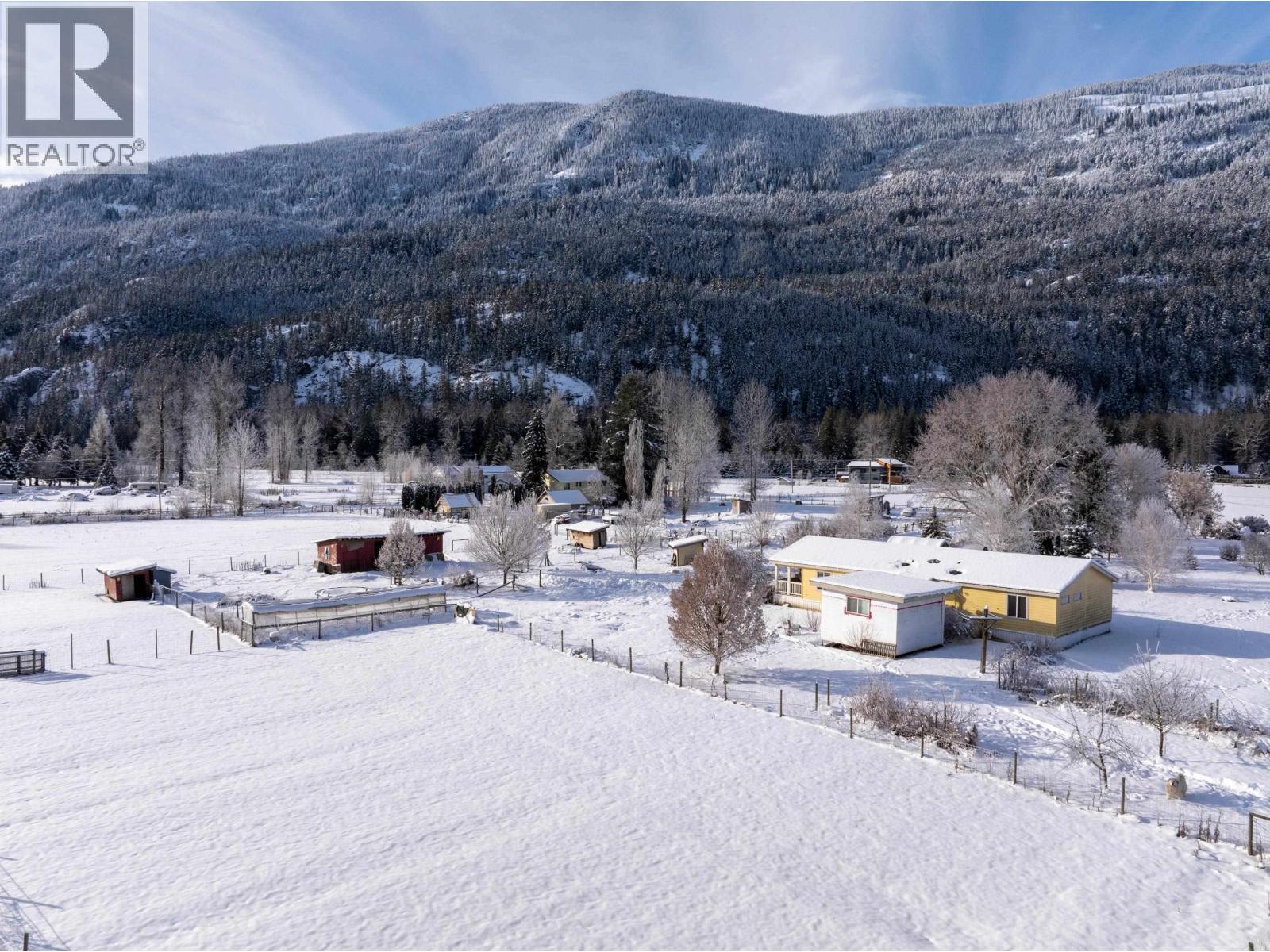 899 Erickson Road, Pemberton, British Columbia  V0N 2L2 - Photo 33 - R3045933