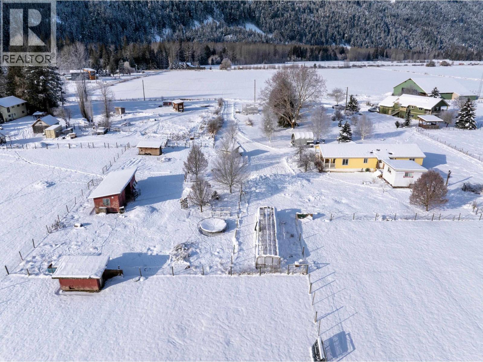 899 Erickson Road, Pemberton, British Columbia  V0N 2L2 - Photo 35 - R3045933