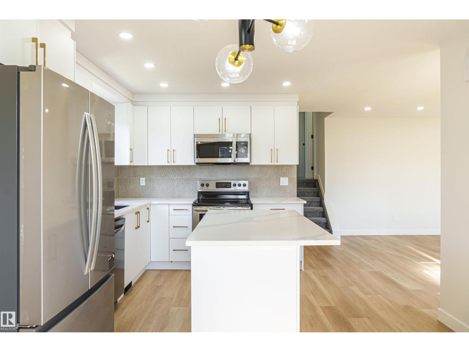 3710 41 Av Nw, Edmonton, Alberta  T6L 5M2 - Photo 2 - E4464577