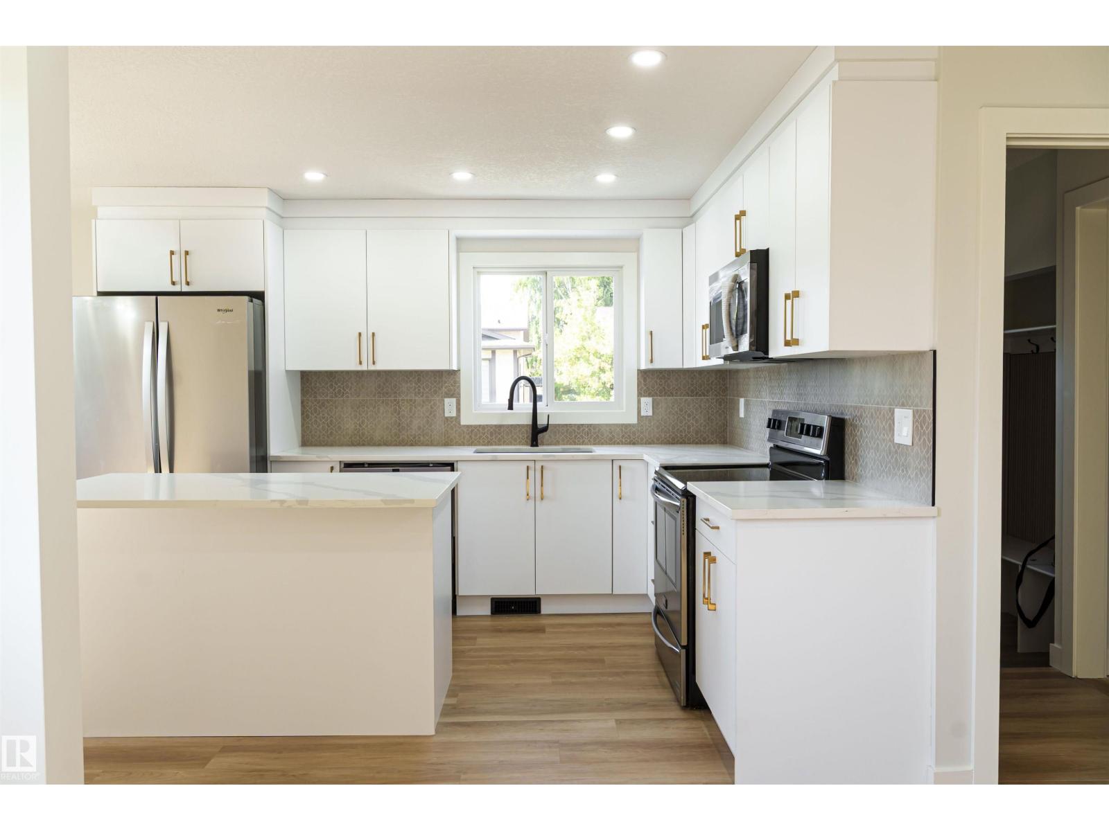 3710 41 Av Nw, Edmonton, Alberta  T6L 5M2 - Photo 4 - E4464577