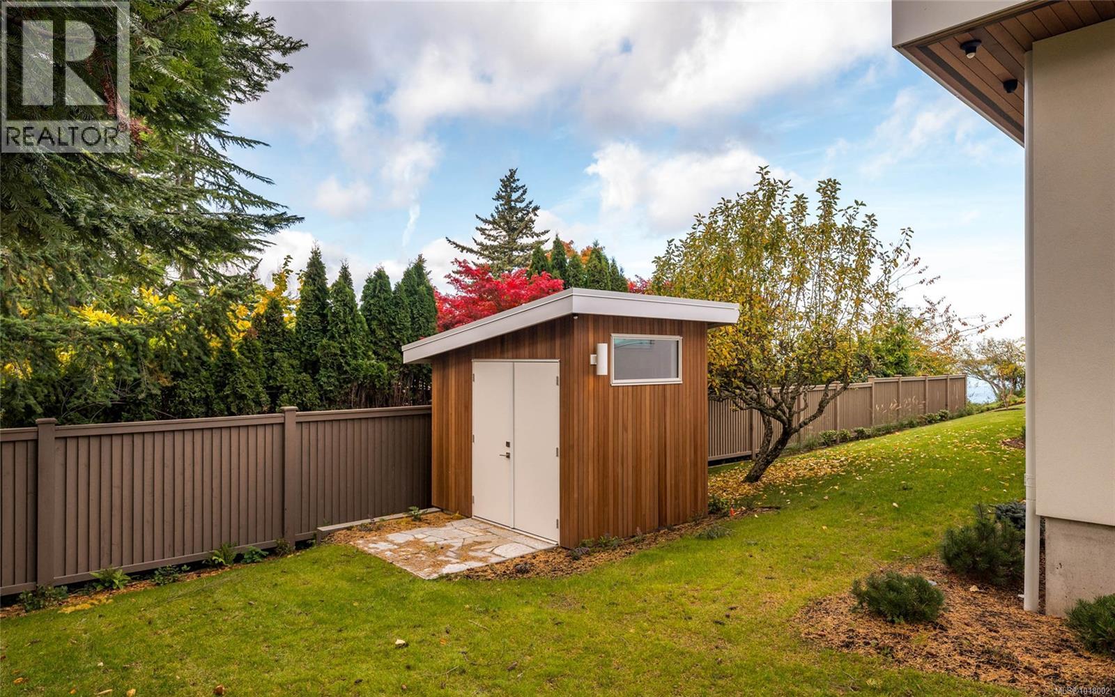 4570 Bissenden Pl, Saanich, British Columbia  V8N 3K4 - Photo 57 - 1018002