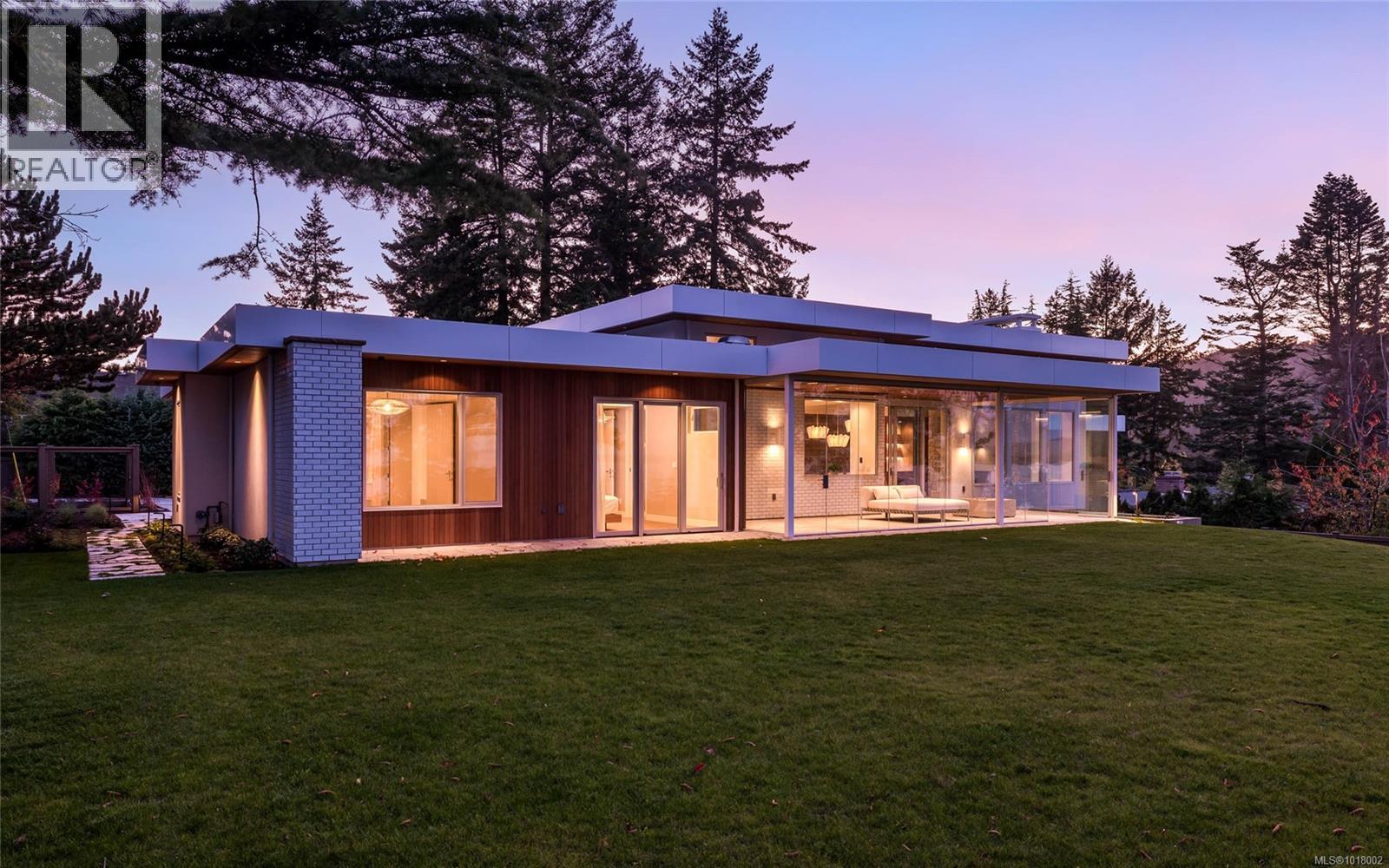 4570 Bissenden Pl, Saanich, British Columbia  V8N 3K4 - Photo 75 - 1018002