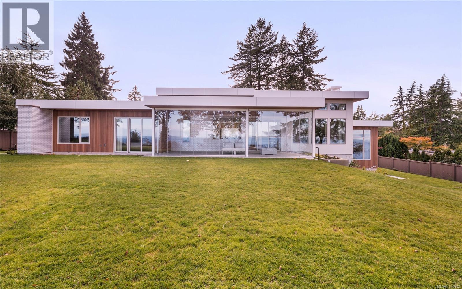 4570 Bissenden Pl, Saanich, British Columbia  V8N 3K4 - Photo 68 - 1018002