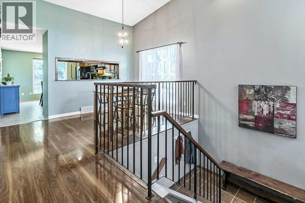 637 Strathcona Drive Sw, Calgary, Alberta  T3H 1K6 - Photo 4 - A2263882