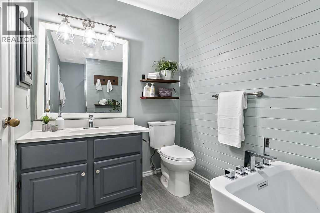 637 Strathcona Drive Sw, Calgary, Alberta  T3H 1K6 - Photo 20 - A2263882