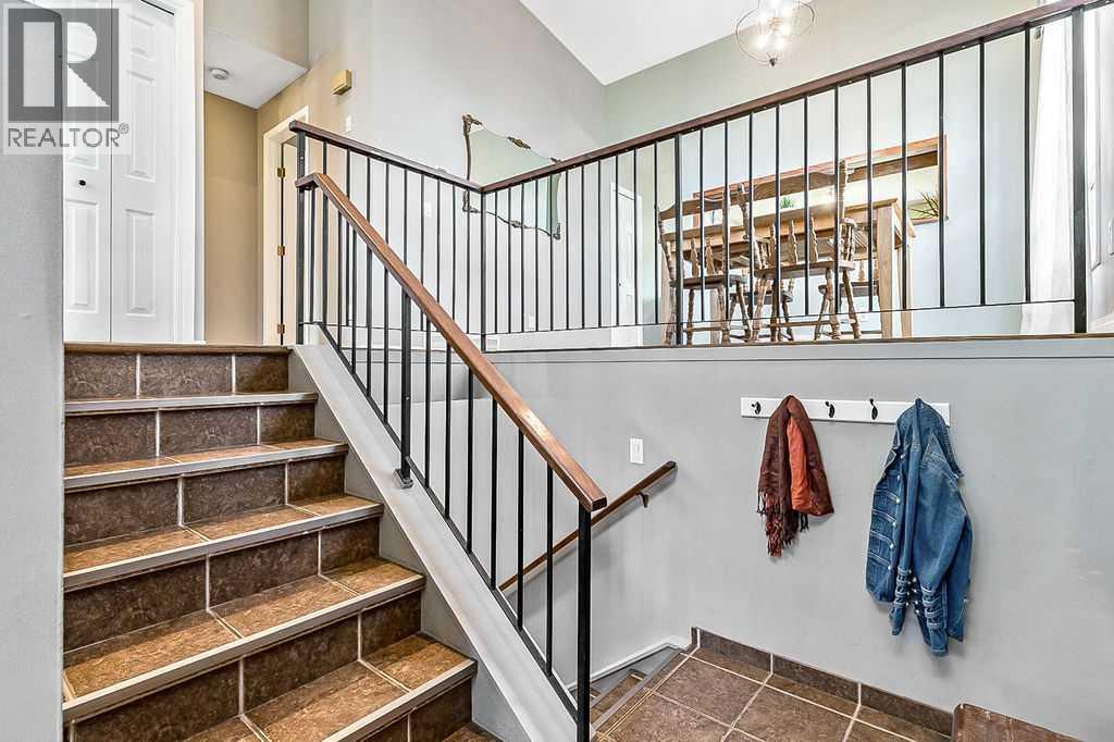 637 Strathcona Drive Sw, Calgary, Alberta  T3H 1K6 - Photo 3 - A2263882