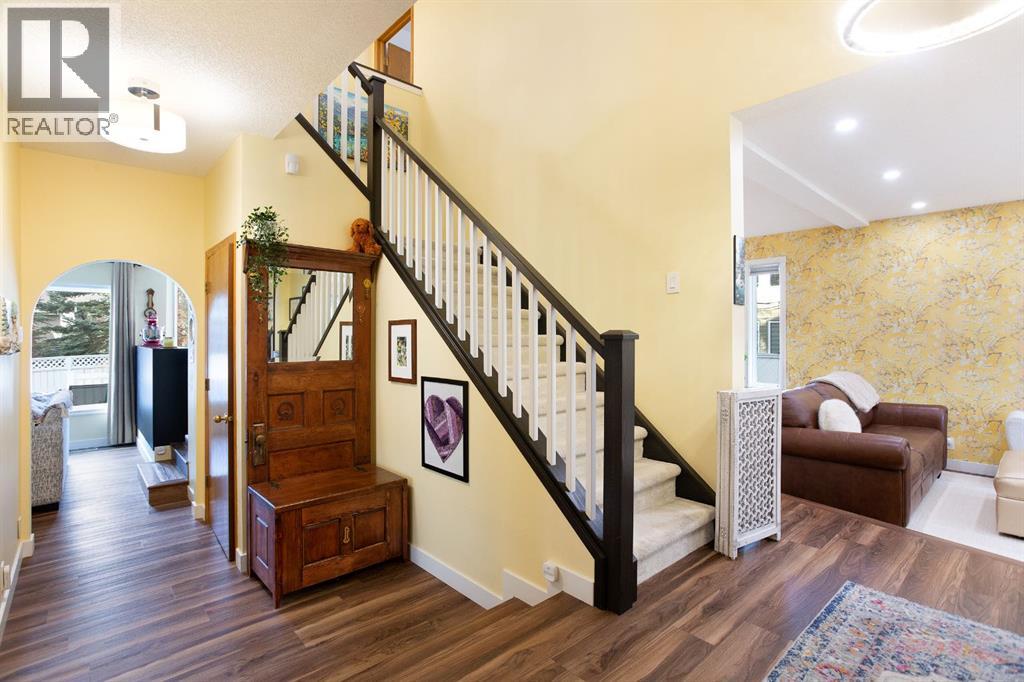 8311 Hawkview Manor Road Nw, Calgary, Alberta  T3G 2Z6 - Photo 3 - A2265097