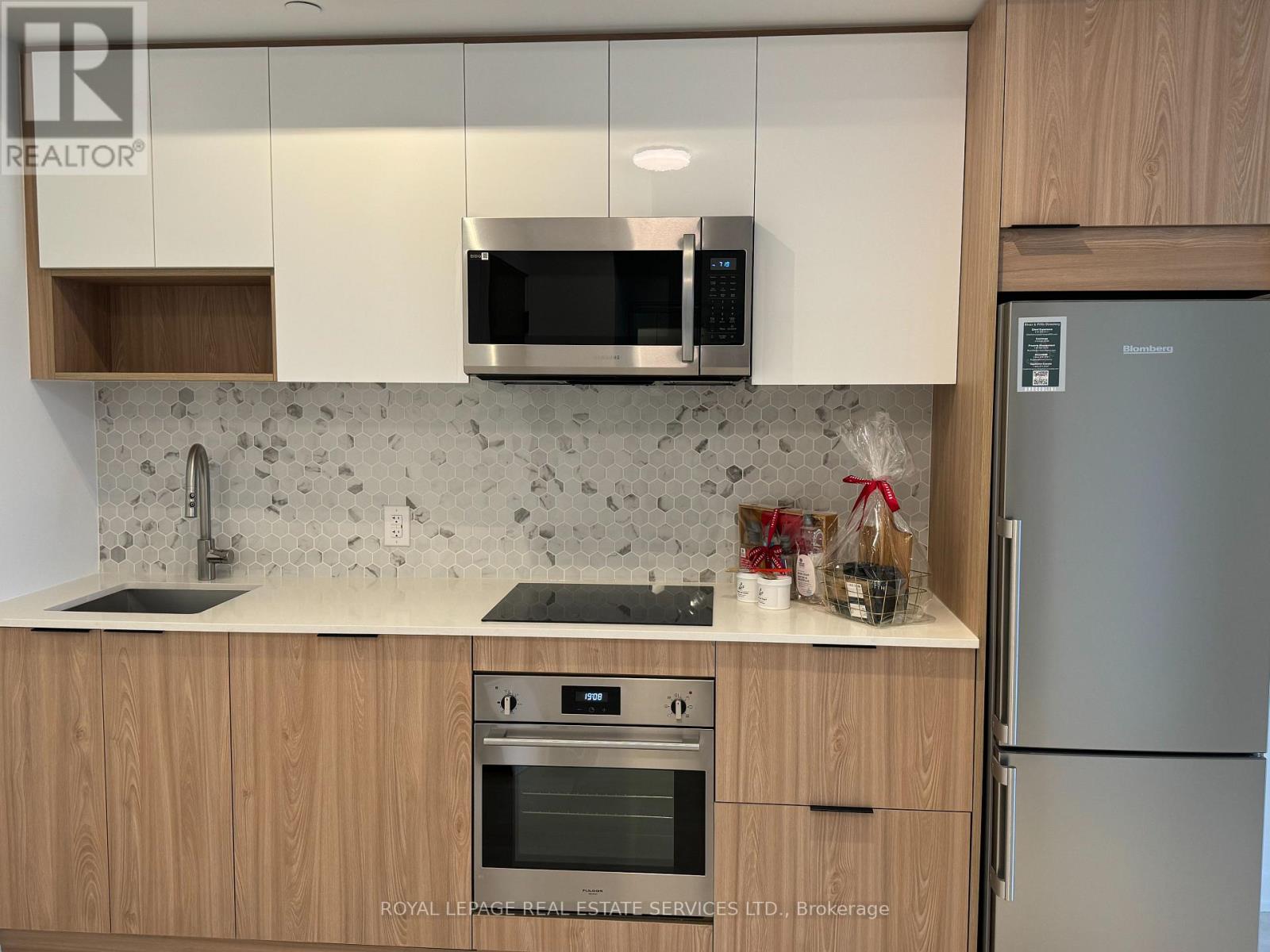 3401 - 5 Defries Street, Toronto, Ontario  M5A 0W7 - Photo 2 - C12504960