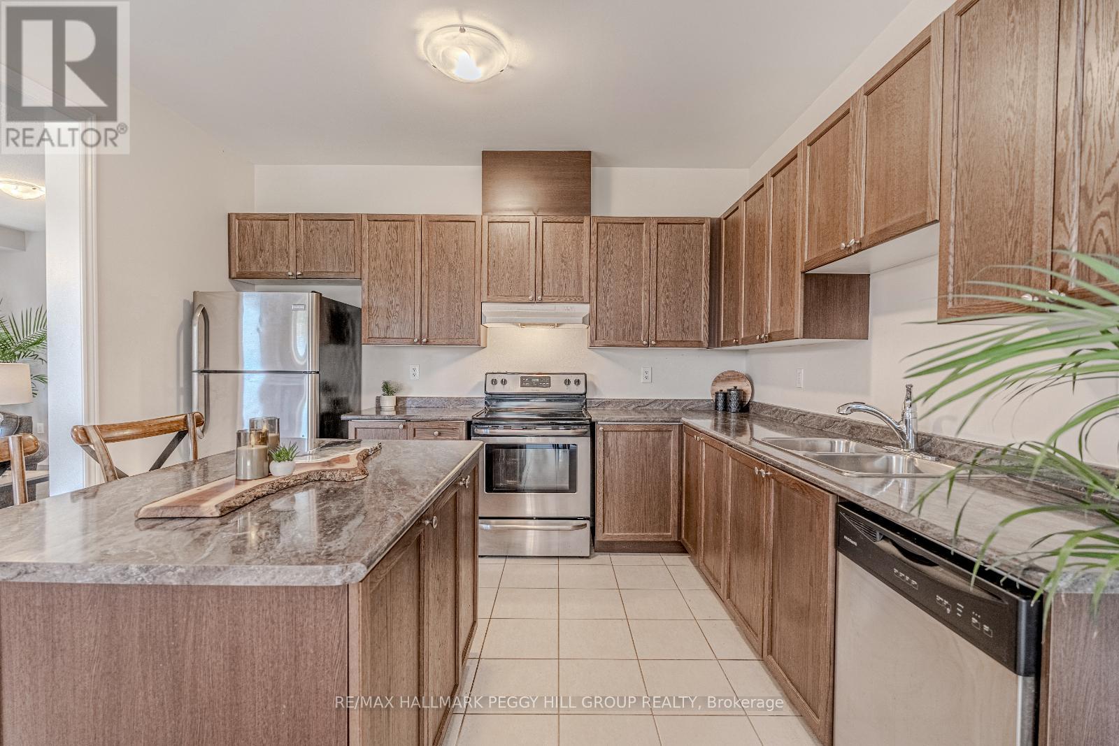 25 Mandley Street, Essa, Ontario  L3W 0B6 - Photo 4 - N12504896