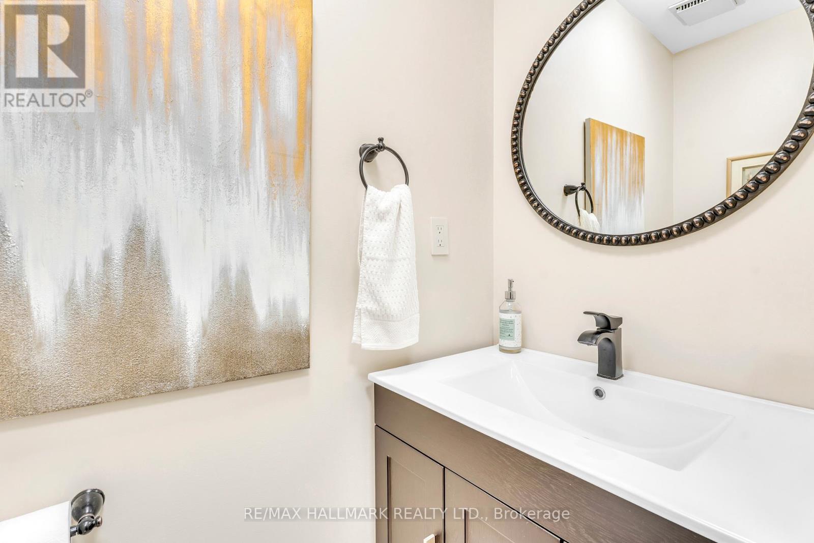 22 Larratt Ln Avenue, Richmond Hill, Ontario  L4C 9H9 - Photo 13 - N12504904