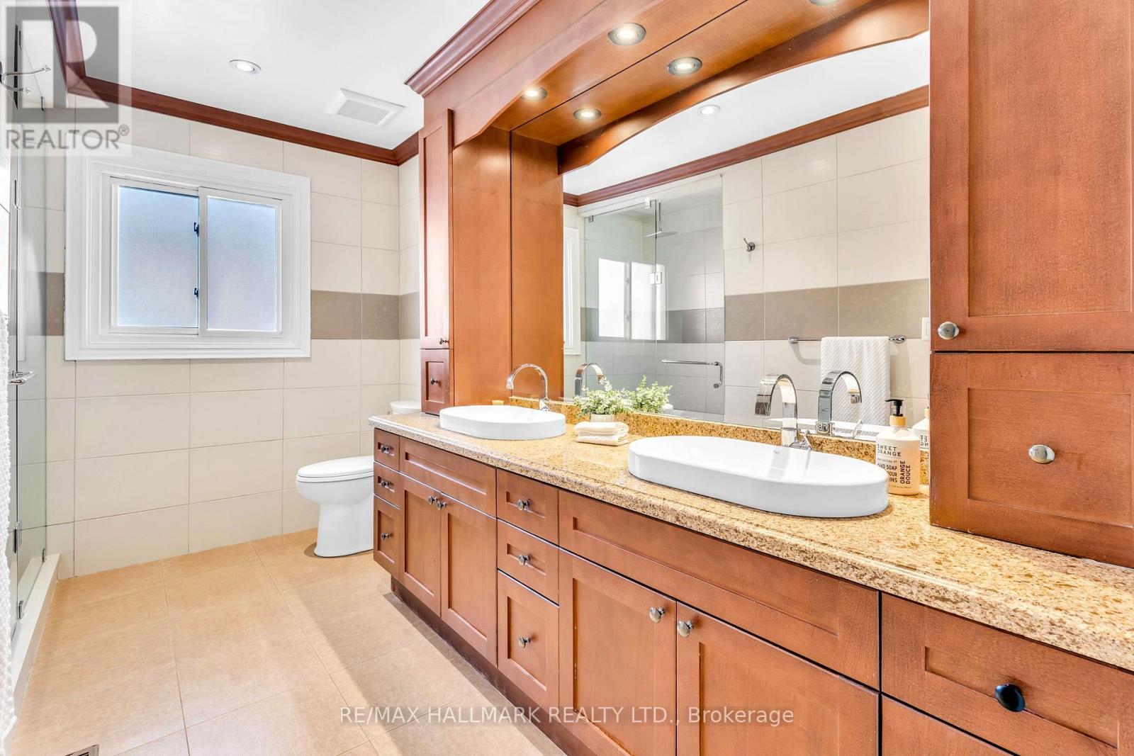 22 Larratt Ln Avenue, Richmond Hill, Ontario  L4C 9H9 - Photo 29 - N12504904