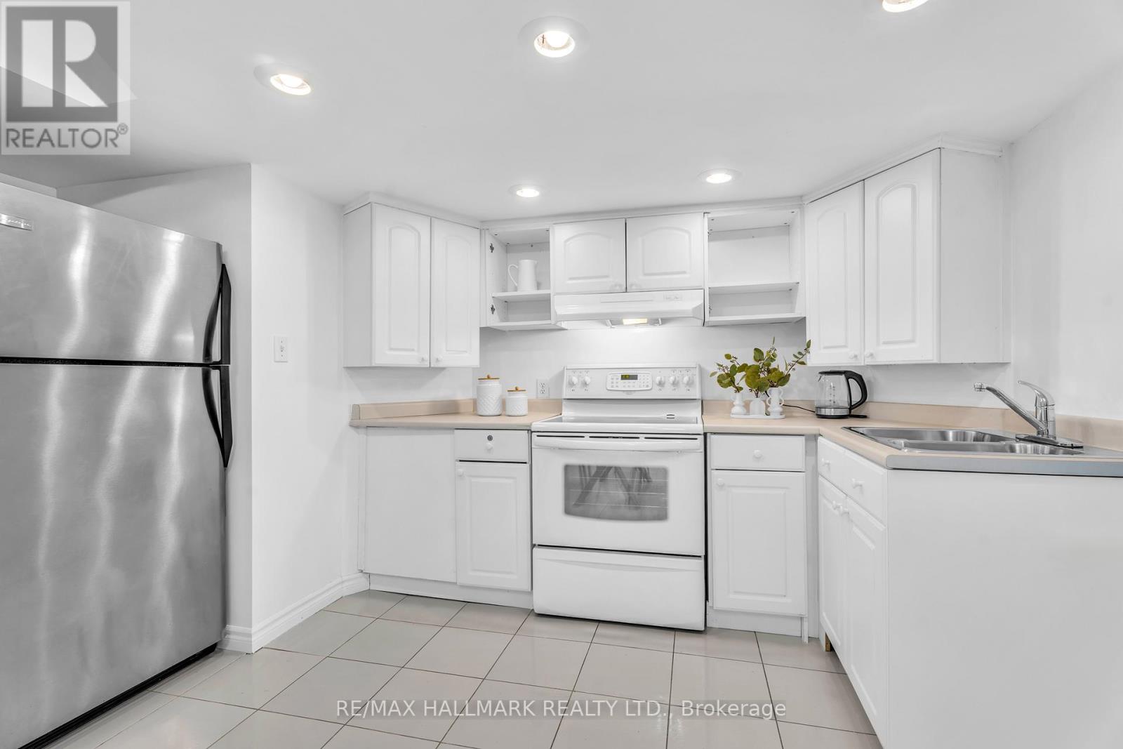 22 Larratt Ln Avenue, Richmond Hill, Ontario  L4C 9H9 - Photo 35 - N12504904