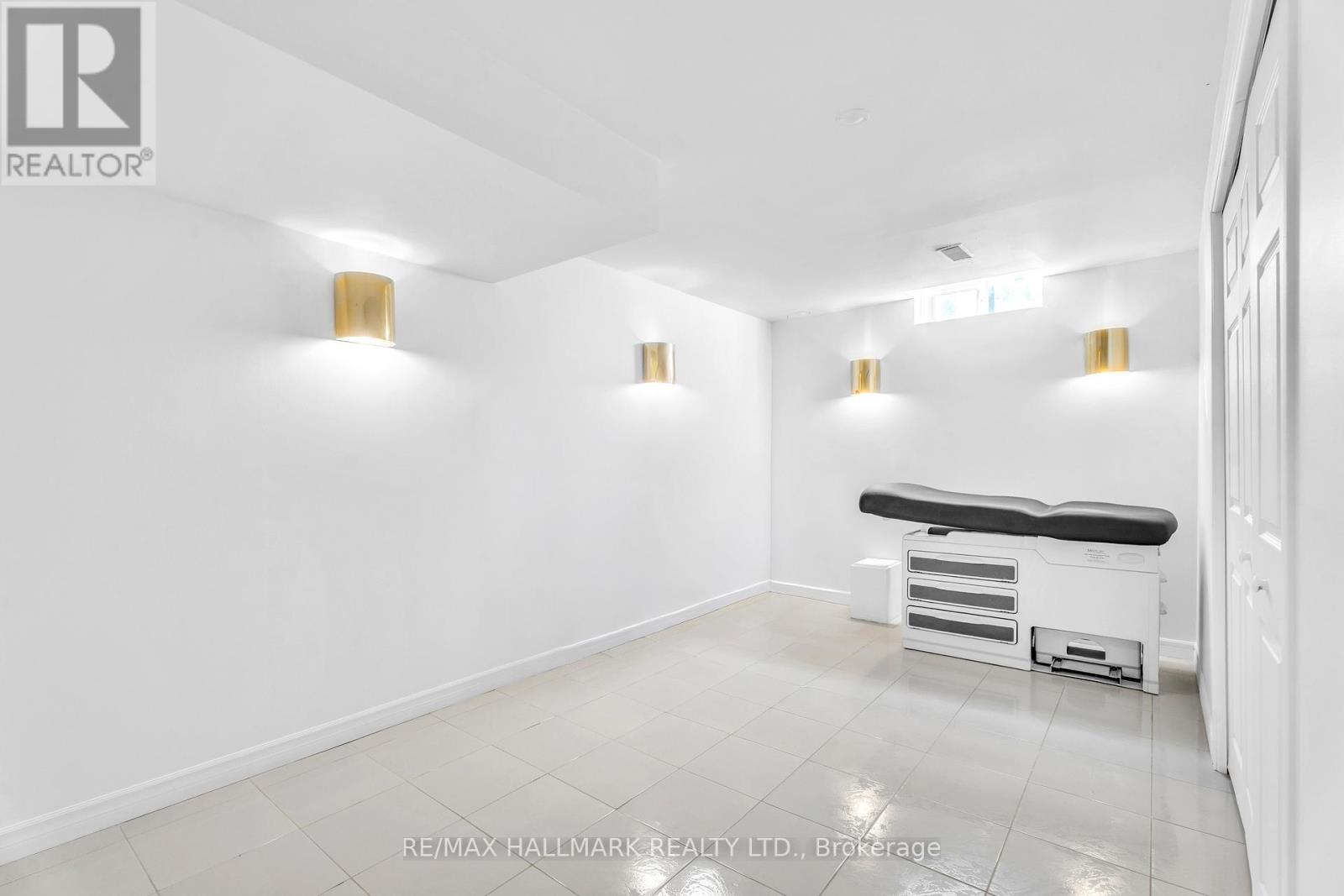 22 Larratt Ln Avenue, Richmond Hill, Ontario  L4C 9H9 - Photo 38 - N12504904