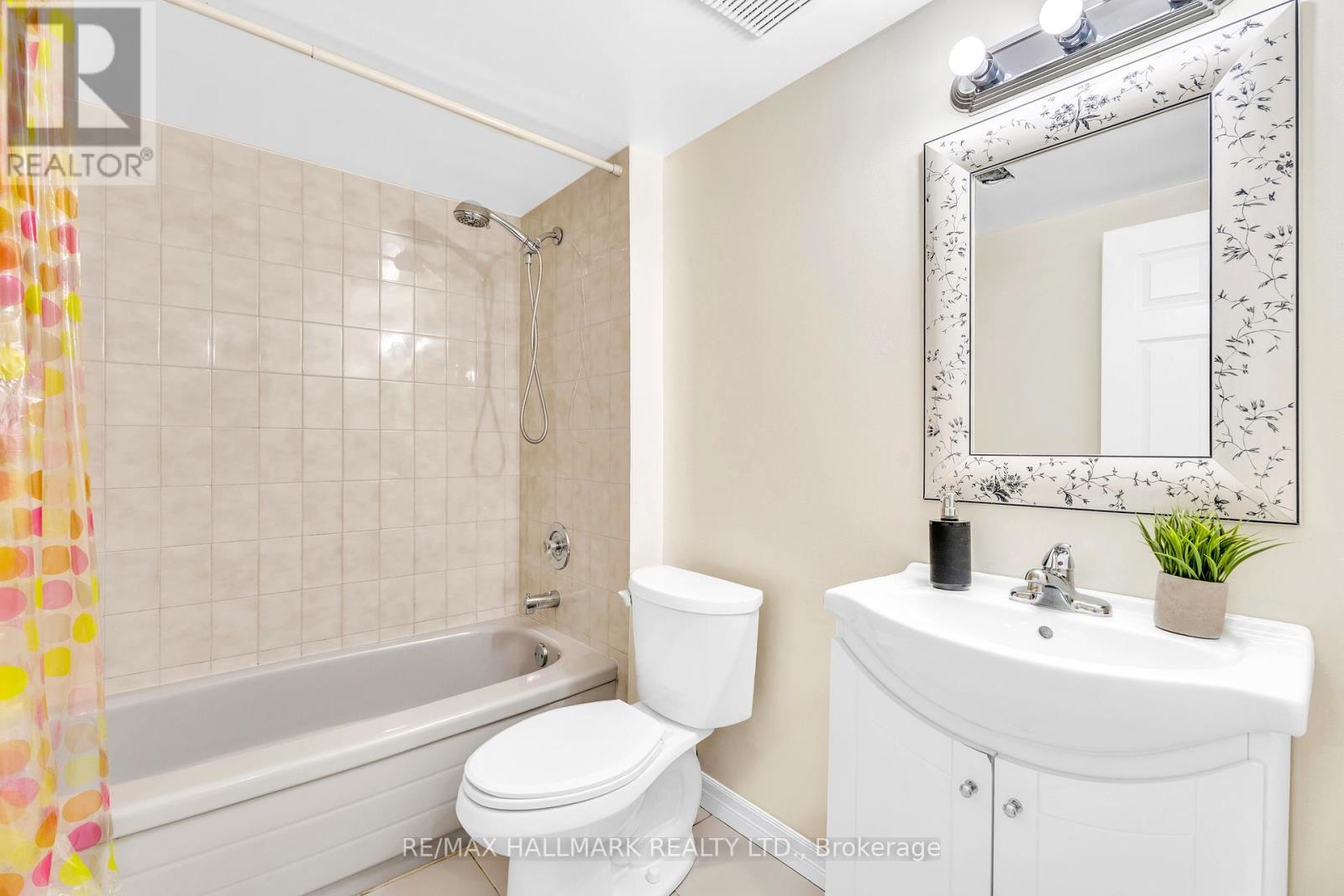 22 Larratt Ln Avenue, Richmond Hill, Ontario  L4C 9H9 - Photo 40 - N12504904