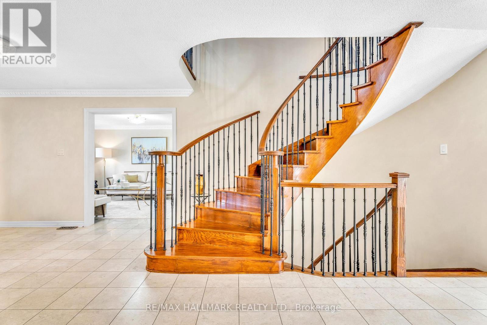 22 Larratt Ln Avenue, Richmond Hill, Ontario  L4C 9H9 - Photo 7 - N12504904