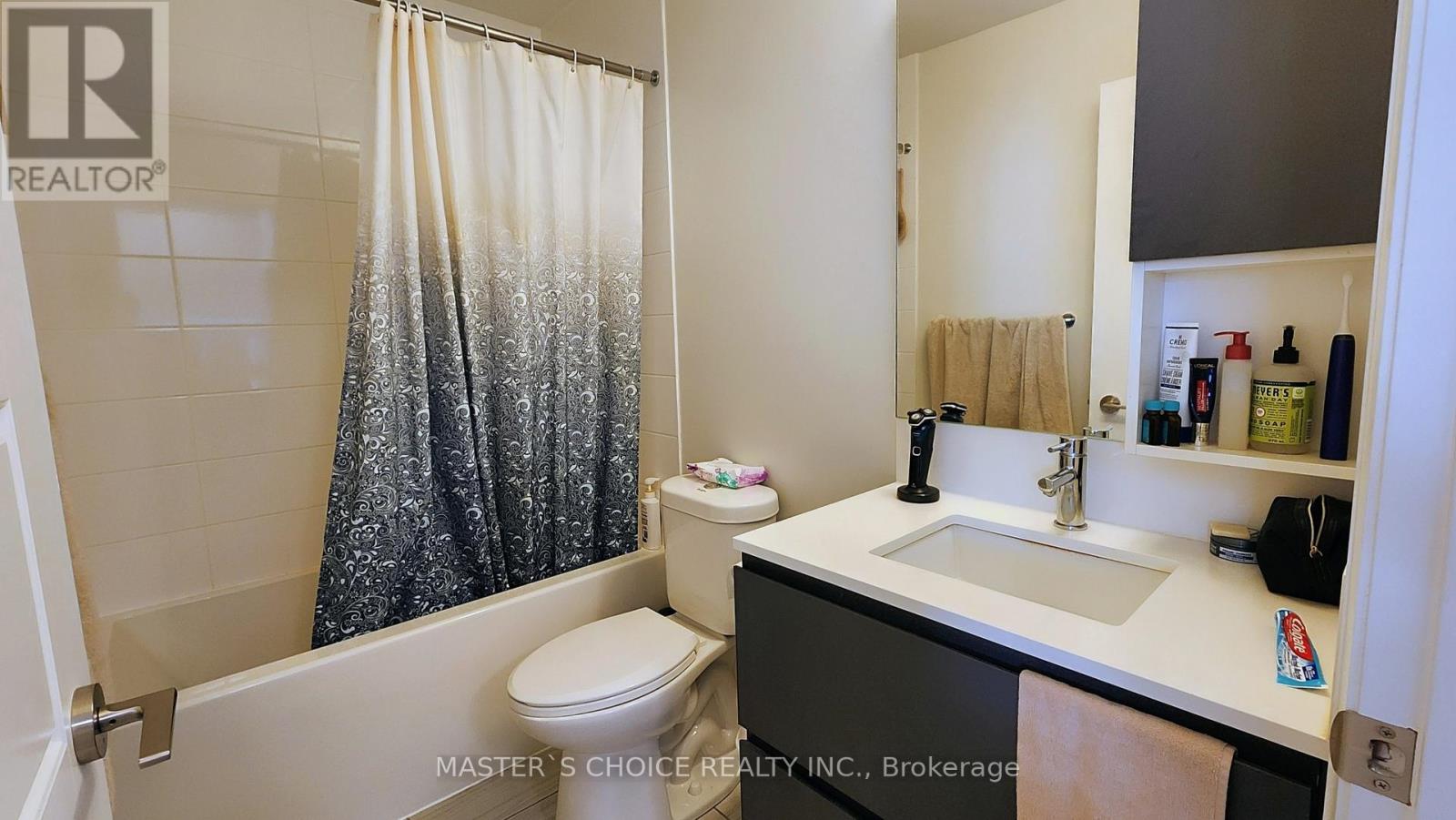 318 - 15 Water Walk Drive, Markham, Ontario  L6G 0G2 - Photo 11 - N12504908