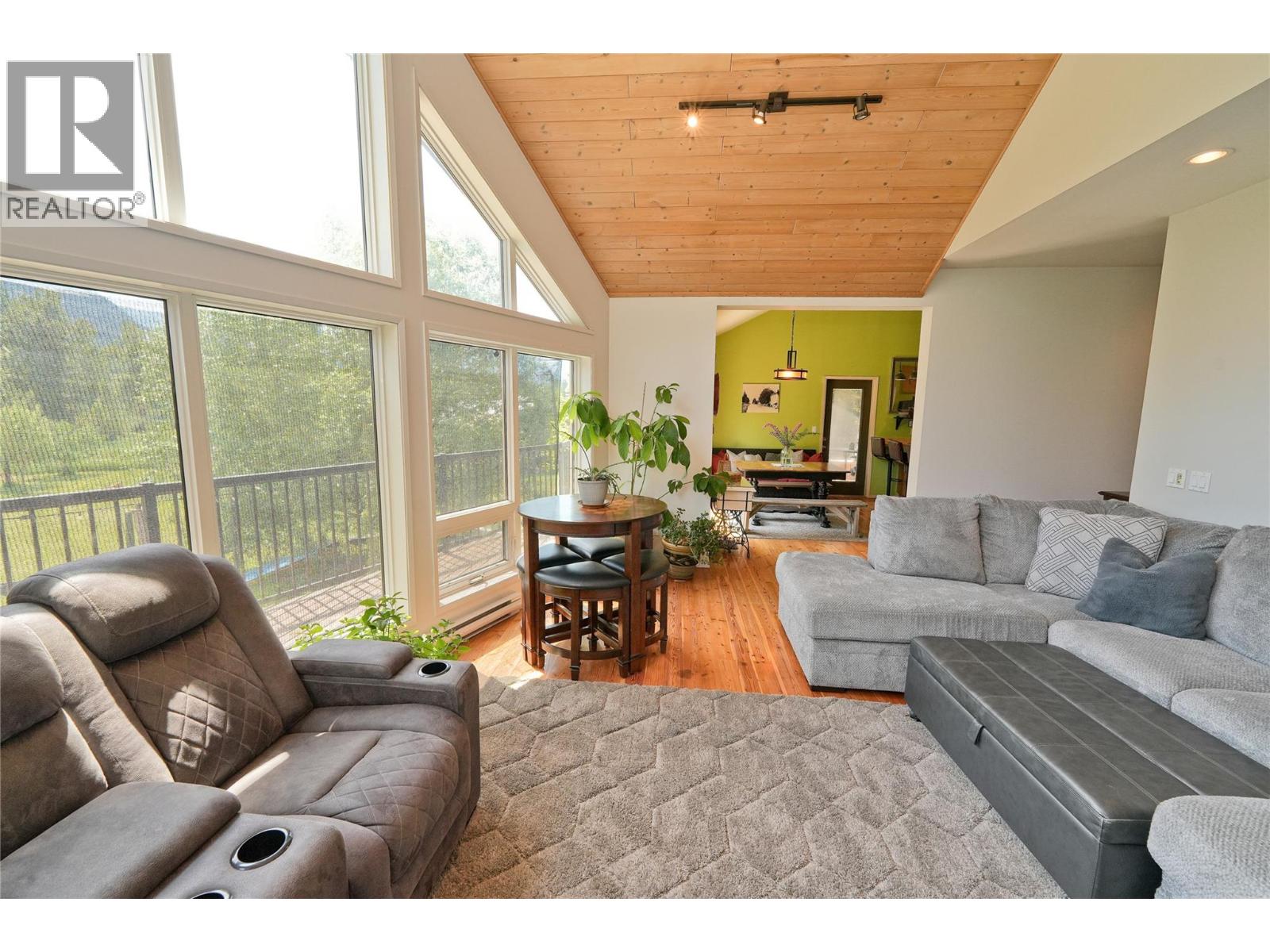 6702 Appledale Lower Road, Winlaw, British Columbia  V0G 2J0 - Photo 11 - 10351339