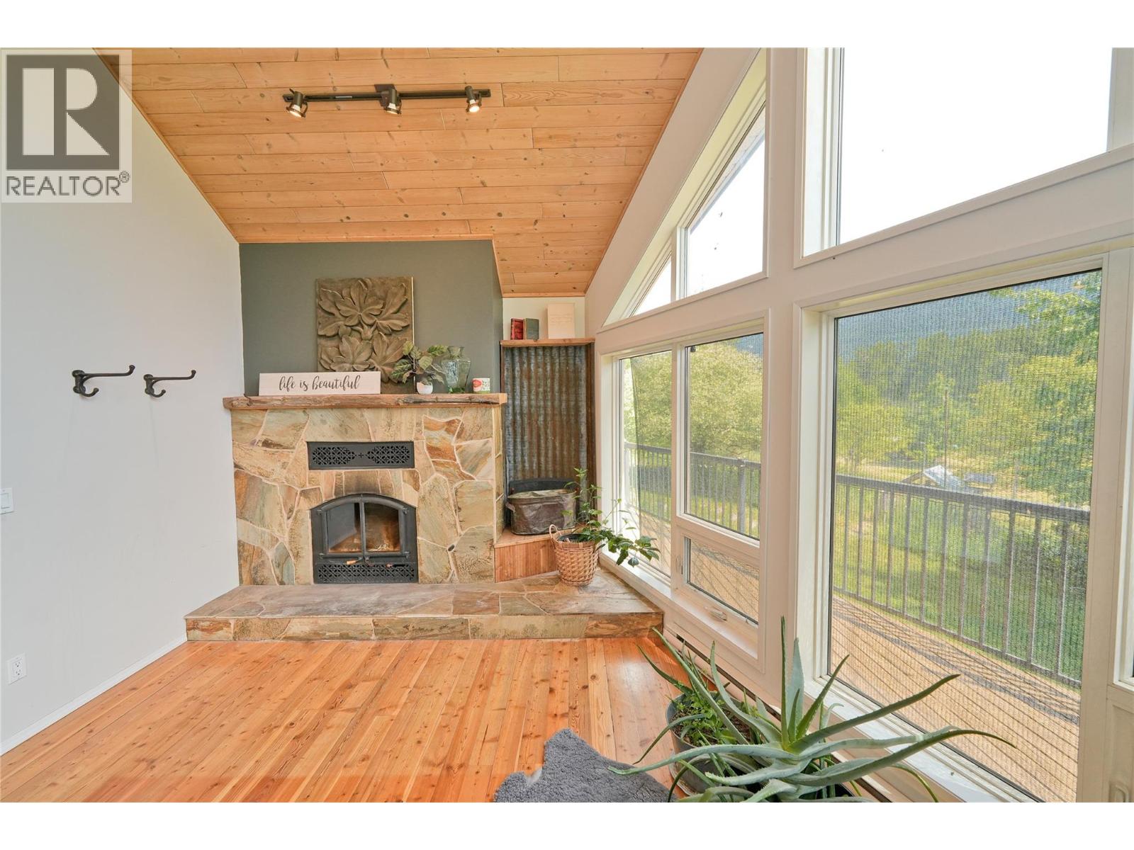 6702 Appledale Lower Road, Winlaw, British Columbia  V0G 2J0 - Photo 10 - 10351339