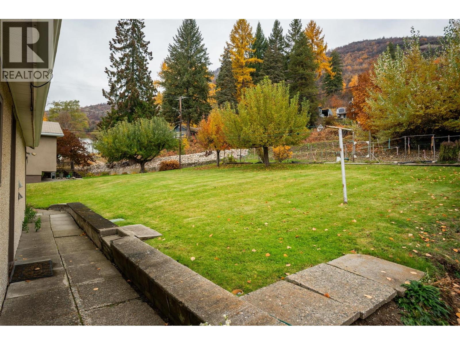 720 11th Avenue, Montrose, British Columbia  V0G 1P0 - Photo 35 - 10367429