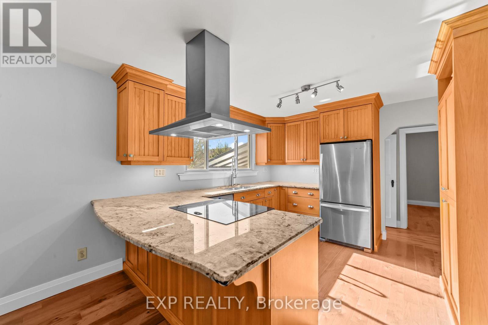 29 Tennyson Street, London East, Ontario  N5Z 2K6 - Photo 3 - X12504980