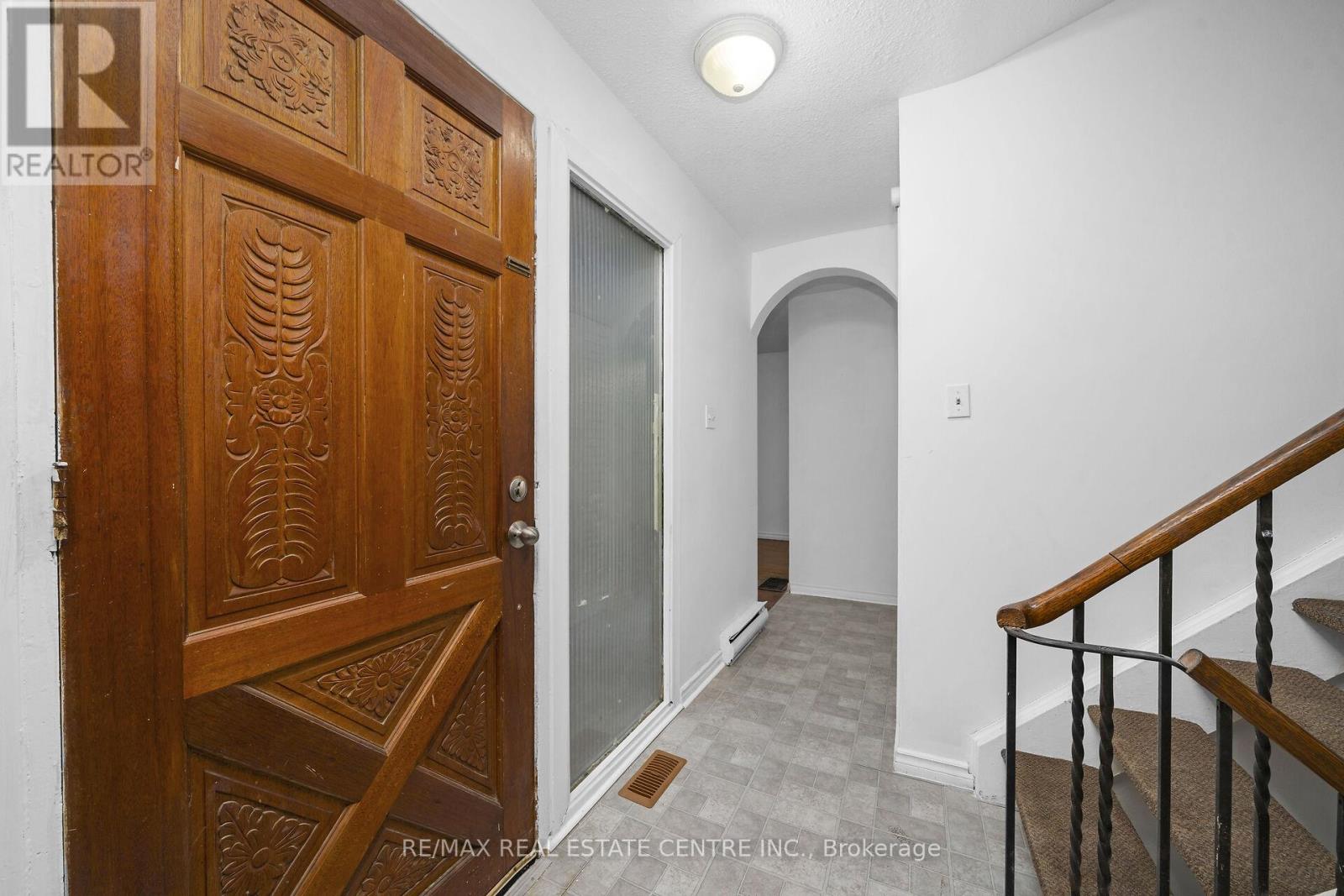 28 Adamson Street S, Halton Hills, Ontario  L0P 1K0 - Photo 5 - W12503534