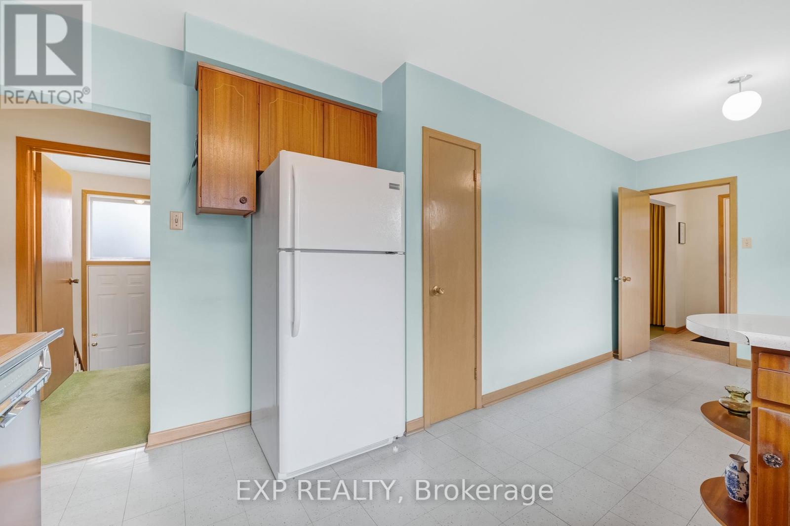 28 Aviemore Drive, Toronto, Ontario  M9L 2L5 - Photo 16 - W12496228