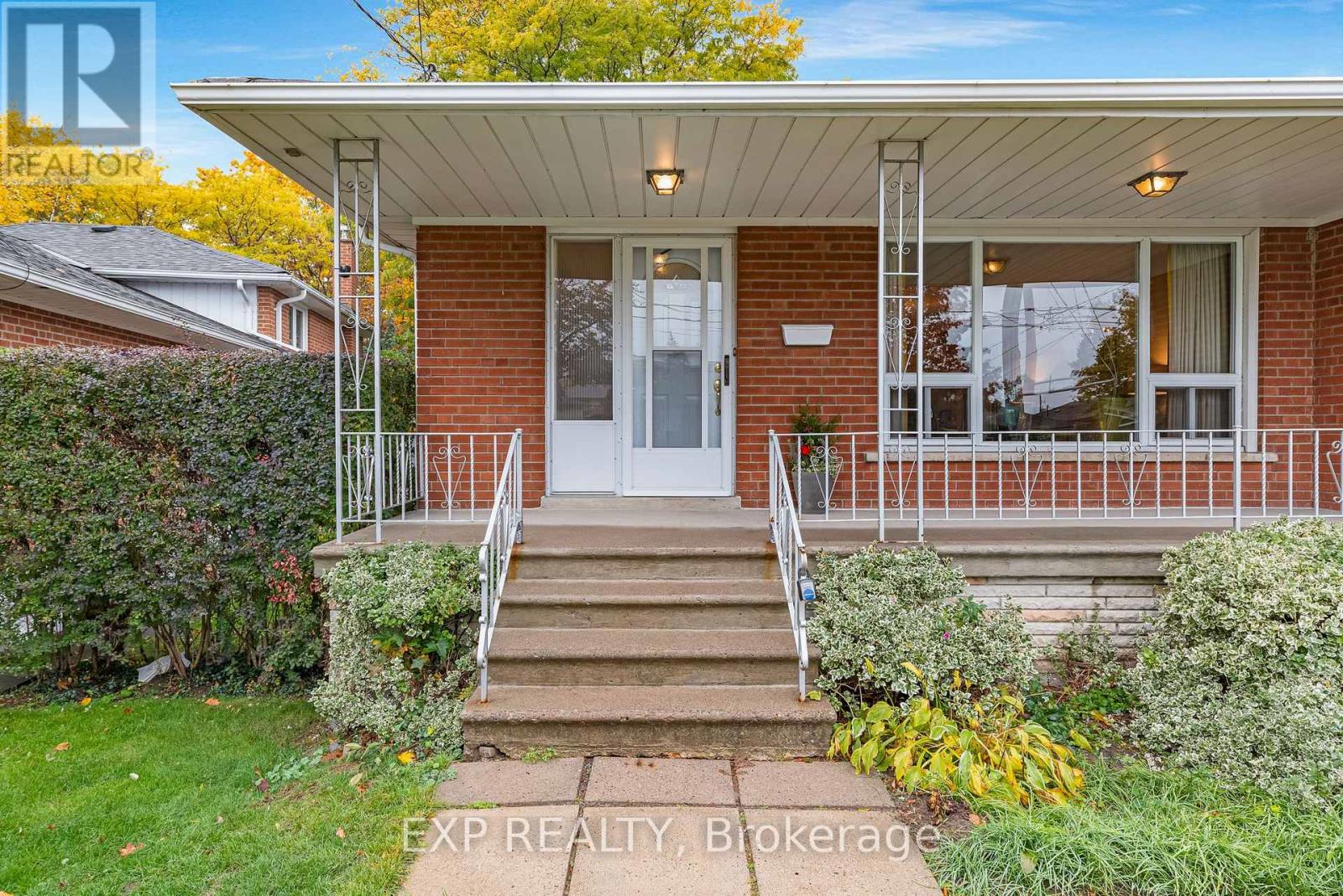 28 Aviemore Drive, Toronto, Ontario  M9L 2L5 - Photo 2 - W12496228