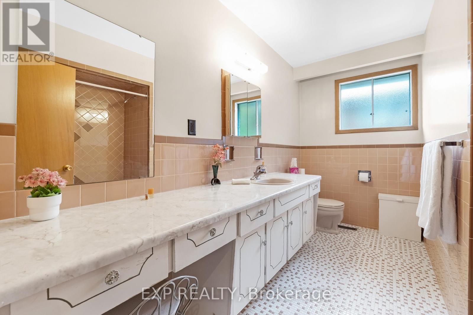 28 Aviemore Drive, Toronto, Ontario  M9L 2L5 - Photo 24 - W12496228