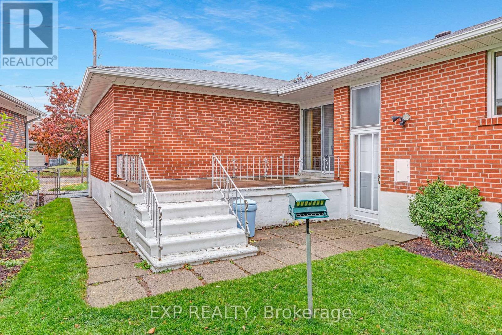 28 Aviemore Drive, Toronto, Ontario  M9L 2L5 - Photo 38 - W12496228