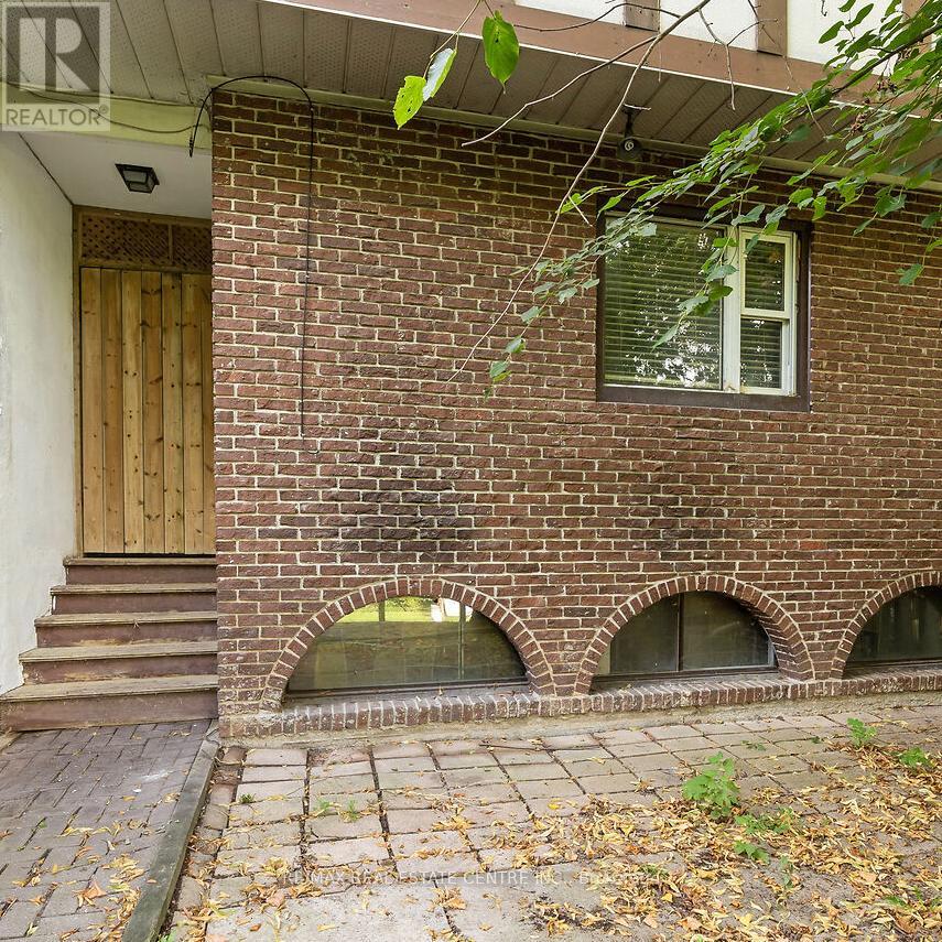 28 Adamson Street S, Halton Hills, Ontario  L0P 1K0 - Photo 3 - W12503534