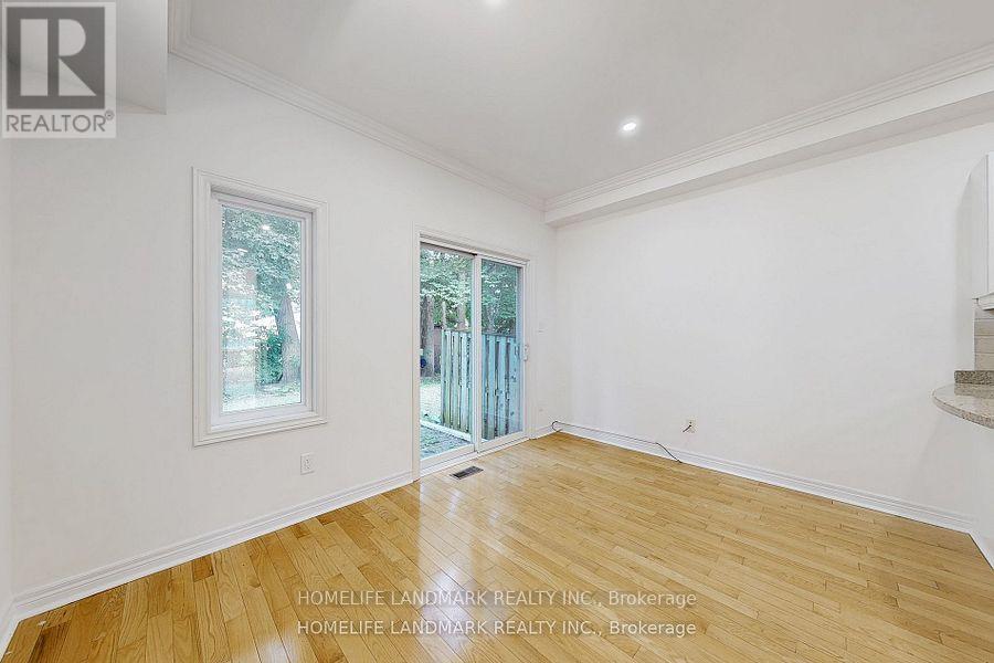 19 English Garden Way, Toronto, Ontario  M2M 4M4 - Photo 11 - C12411005