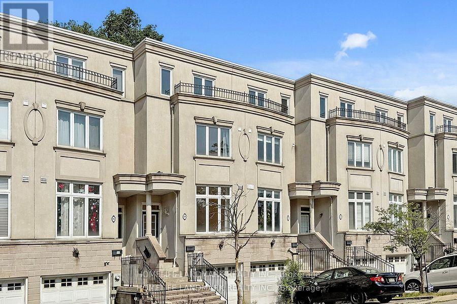 19 English Garden Way, Toronto, Ontario  M2M 4M4 - Photo 2 - C12411005