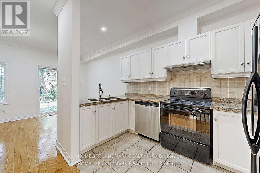 19 English Garden Way, Toronto, Ontario  M2M 4M4 - Photo 9 - C12411005