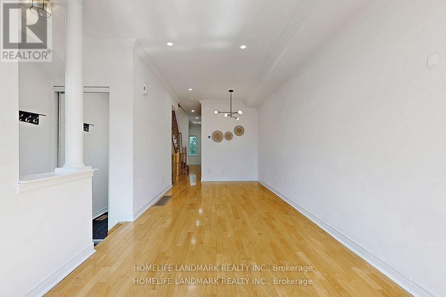 19 English Garden Way, Toronto, Ontario  M2M 4M4 - Photo 7 - C12411005