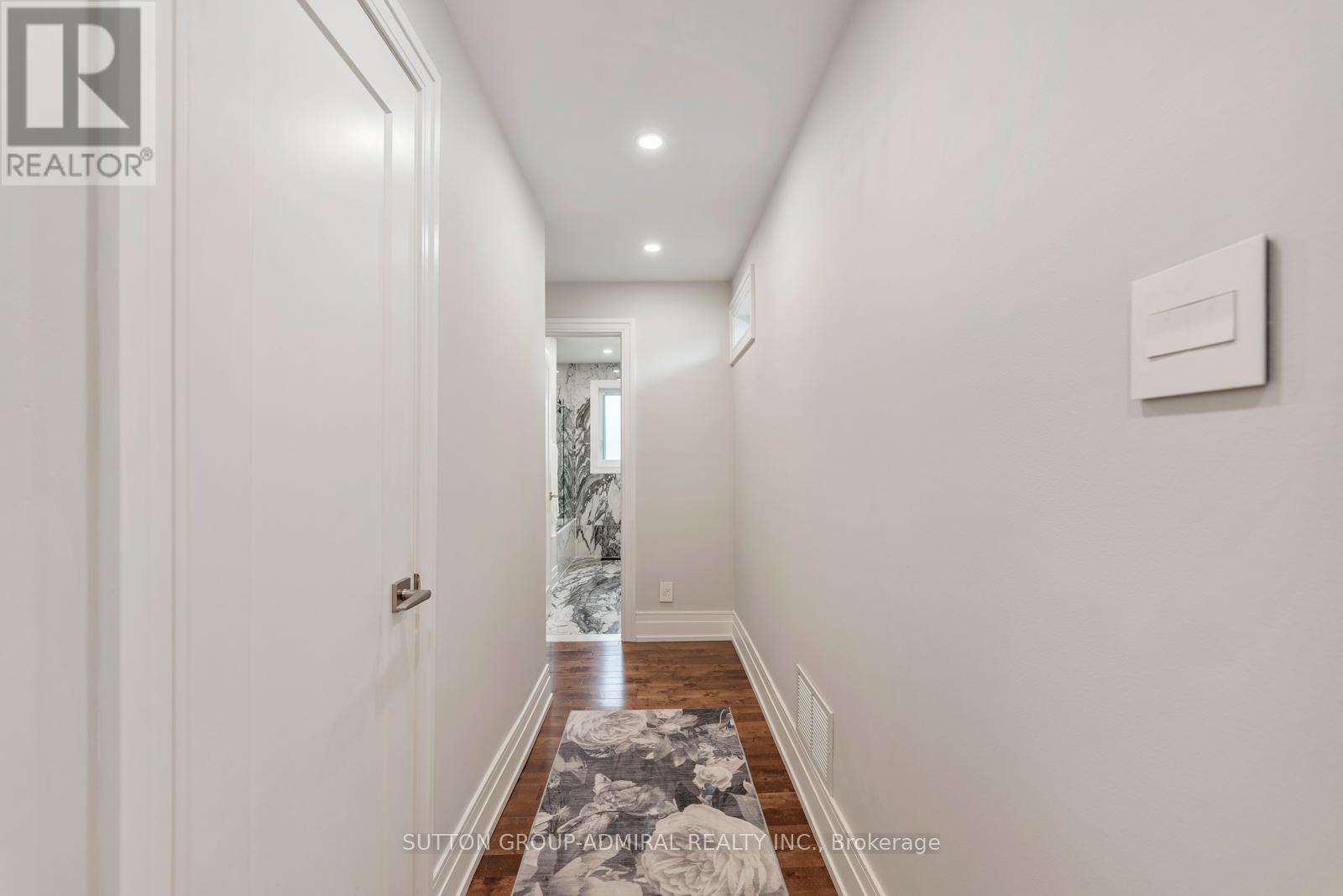 41 Waterford Drive, Toronto, Ontario  M9R 2N5 - Photo 15 - W12504918