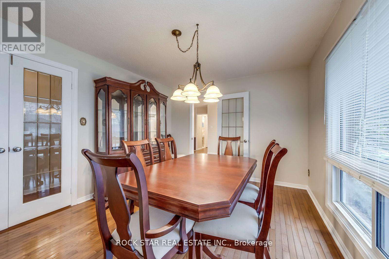 14 Cairnmore Court, Brampton, Ontario  L6Z 1T6 - Photo 10 - W12504934