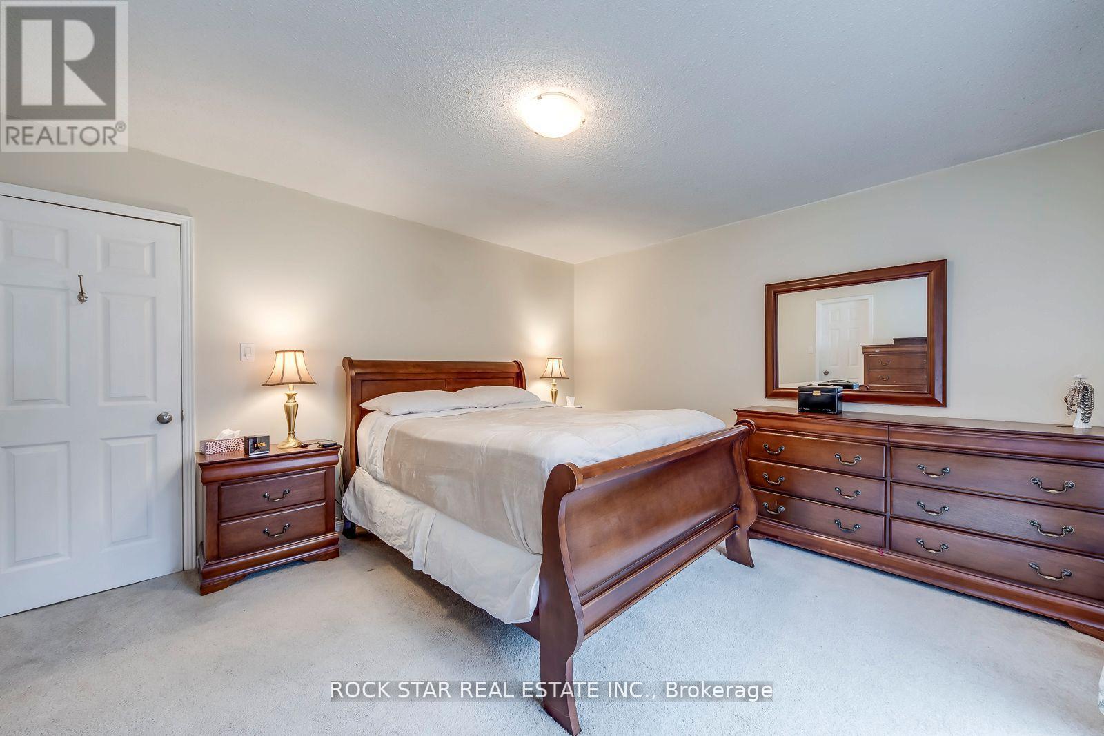 14 Cairnmore Court, Brampton, Ontario  L6Z 1T6 - Photo 19 - W12504934