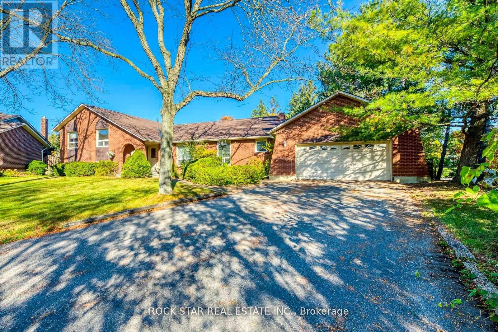 14 Cairnmore Court, Brampton, Ontario  L6Z 1T6 - Photo 3 - W12504934