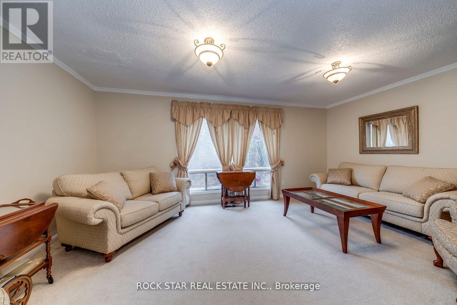 14 Cairnmore Court, Brampton, Ontario  L6Z 1T6 - Photo 7 - W12504934