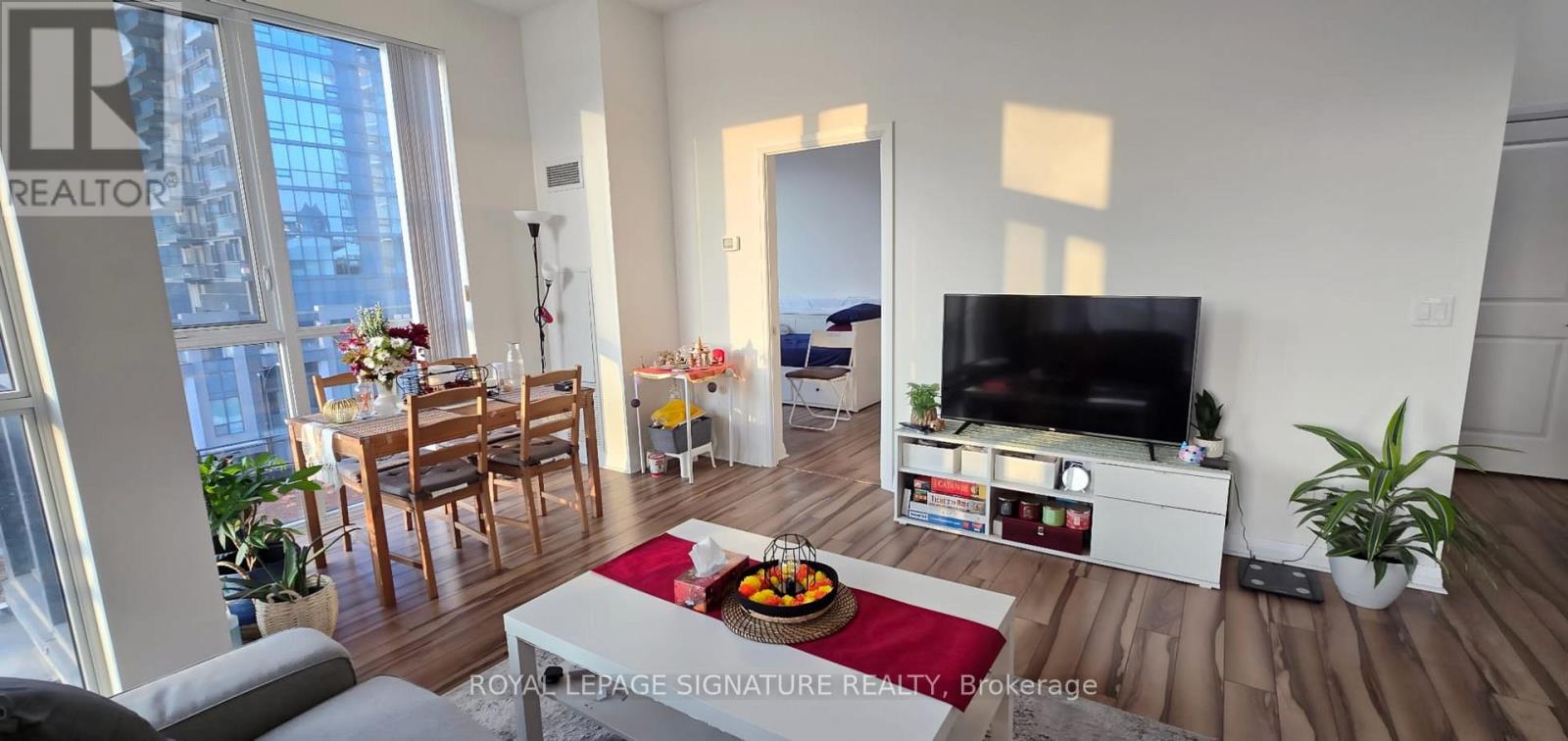 403 - 75 Eglinton Avenue W, Mississauga, Ontario  L5R 0E5 - Photo 4 - W12504938