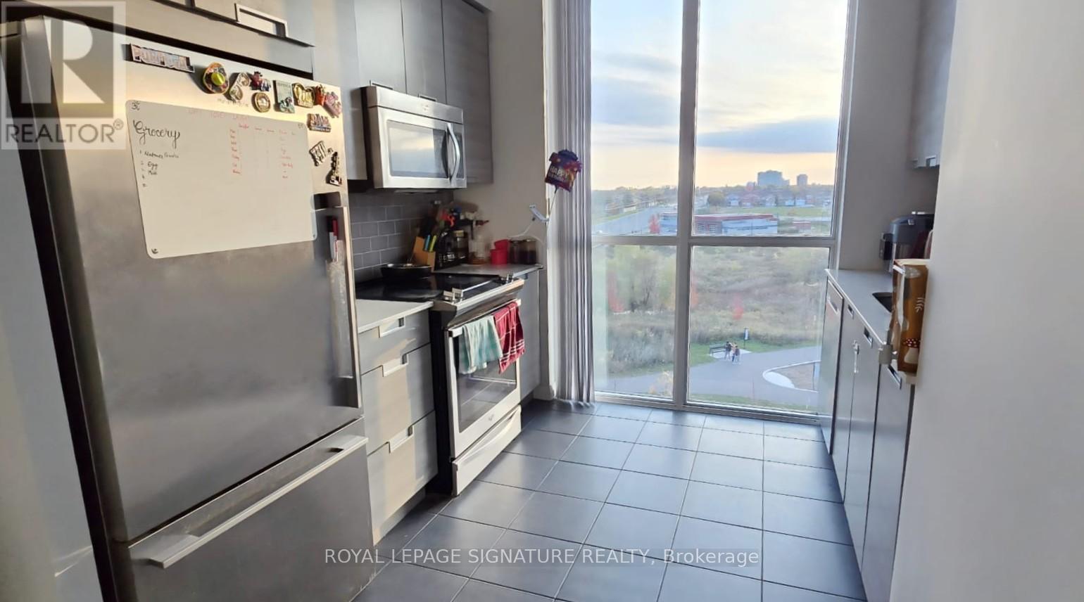 403 - 75 Eglinton Avenue W, Mississauga, Ontario  L5R 0E5 - Photo 5 - W12504938