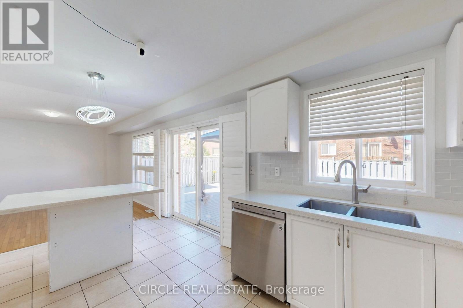 44 Conklin Drive, Brampton, Ontario  L7A 3P5 - Photo 17 - W12432639