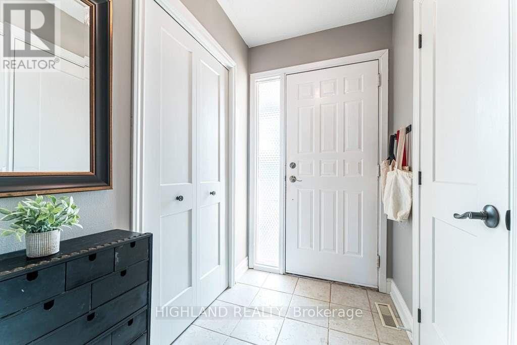 #upper - 626 Abana Road, Mississauga, Ontario  L5A 1H4 - Photo 2 - W12504948