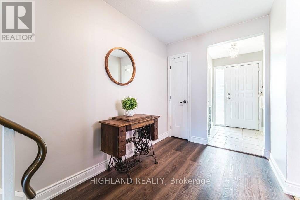 #upper - 626 Abana Road, Mississauga, Ontario  L5A 1H4 - Photo 3 - W12504948