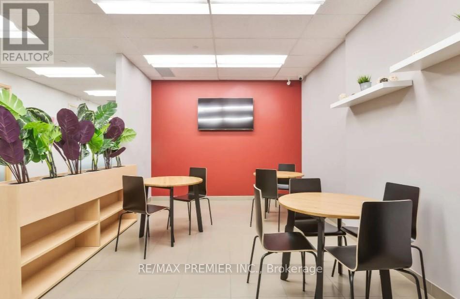 301-I - 231 Oak Park Boulevard, Oakville, Ontario  L6H 6M4 - Photo 11 - W12504958