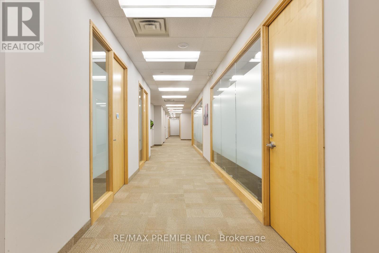 301-I - 231 Oak Park Boulevard, Oakville, Ontario  L6H 6M4 - Photo 4 - W12504958