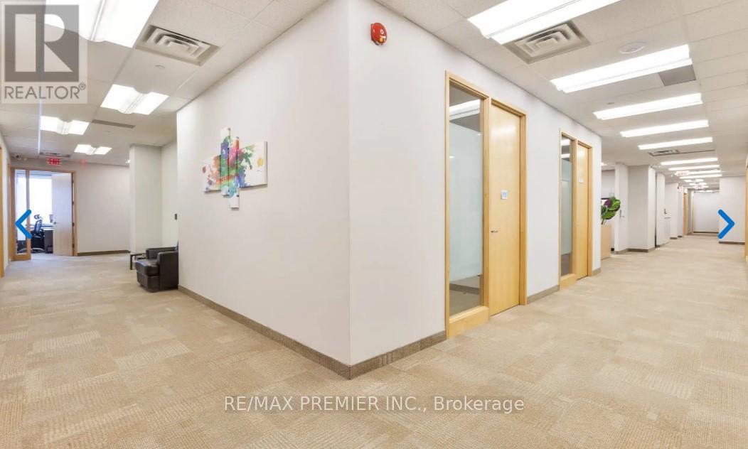 301-I - 231 Oak Park Boulevard, Oakville, Ontario  L6H 6M4 - Photo 5 - W12504958