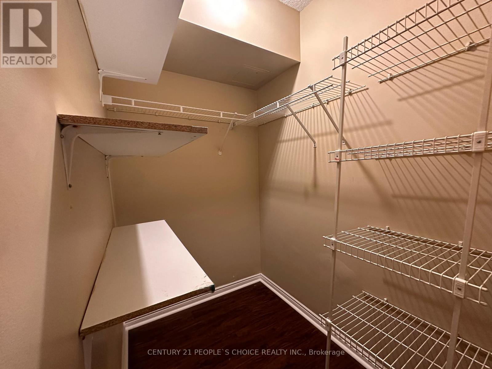 710 - 135 Hillcrest Avenue, Mississauga, Ontario  L5B 4B1 - Photo 11 - W12447772