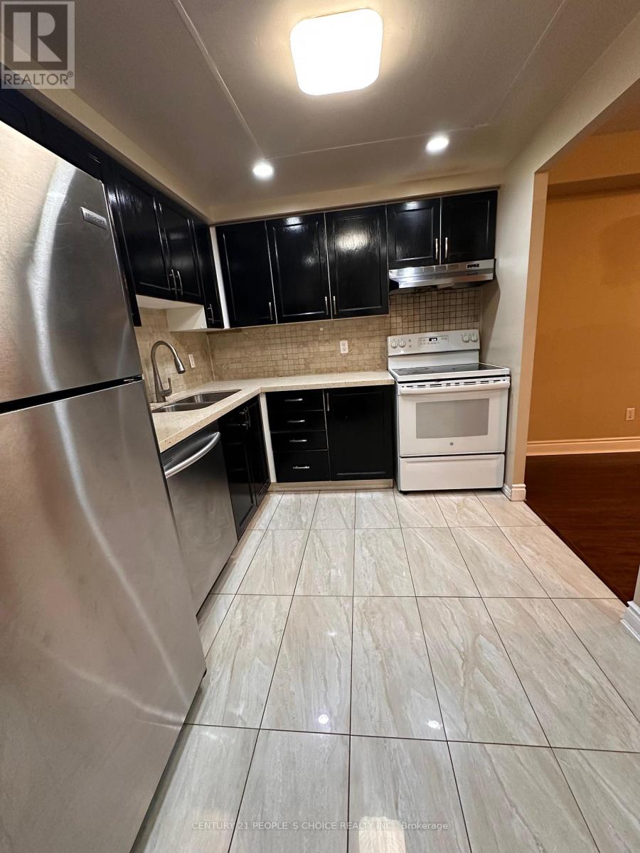 710 - 135 Hillcrest Avenue, Mississauga, Ontario  L5B 4B1 - Photo 3 - W12447772